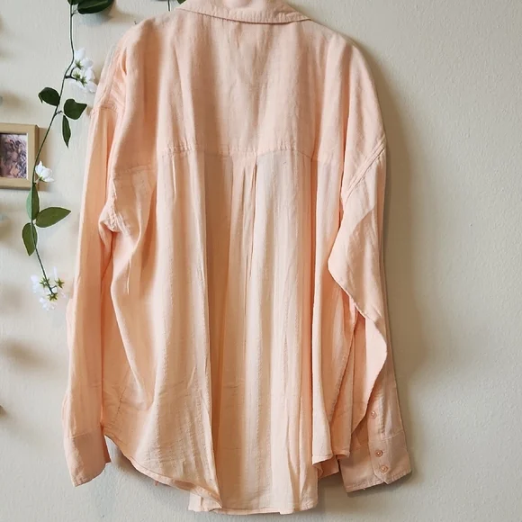 NWT - American Eagle Outfitters Light Peach Shirt - L - Picture 3 of 4